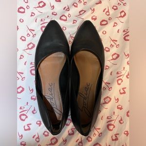 Zodiac size 11 black flats